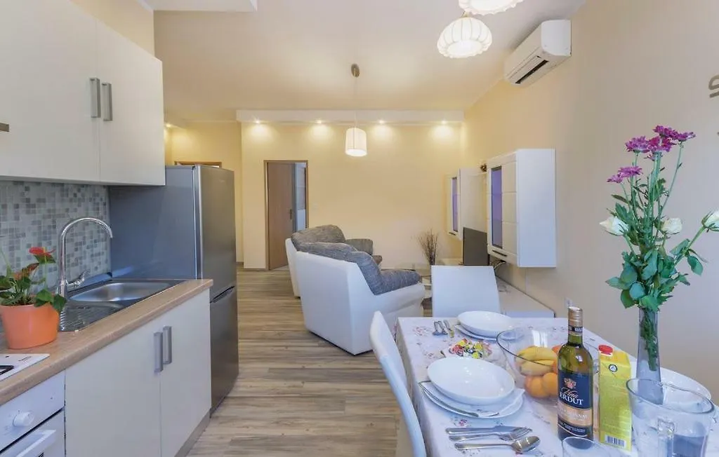 Apartments Klaudija Pula 0*,  Croatia