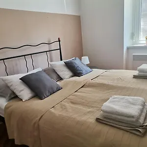 Casa Di Nonna Pina, Kuca U Blizini Arene Apartament